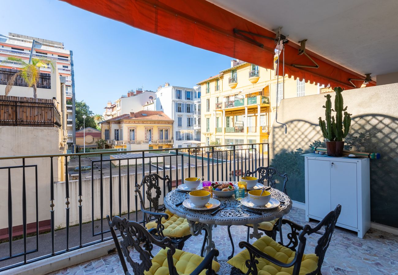 Apartment in Nice - LE JOFFRE GRIMALDI, Spacious Apartment, with terrace, near center by RIVIERA HOLIDAY HOMES