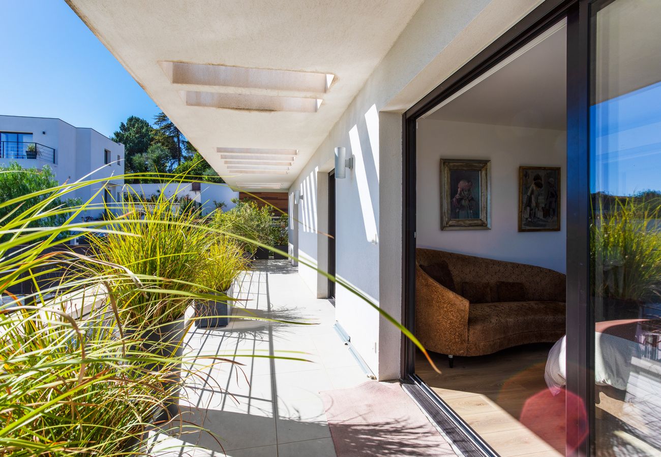 Spinning balcony