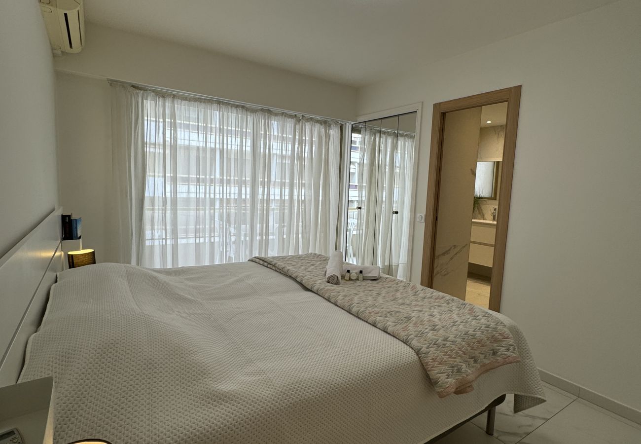 Apartment in Cannes - PALAIS ROYAL CROISETTE 2 BEDROOMS