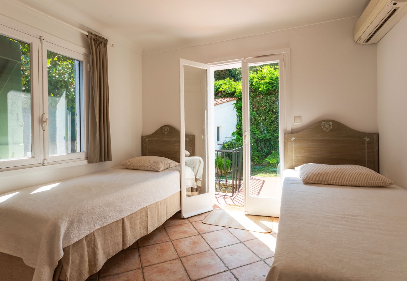 Villa in Mougins - VILLA LA ROSERAIE VI4425 By Riviera Holiday Homes