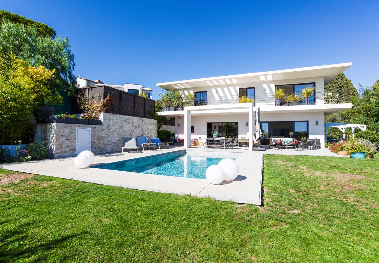 Piscine et jardin