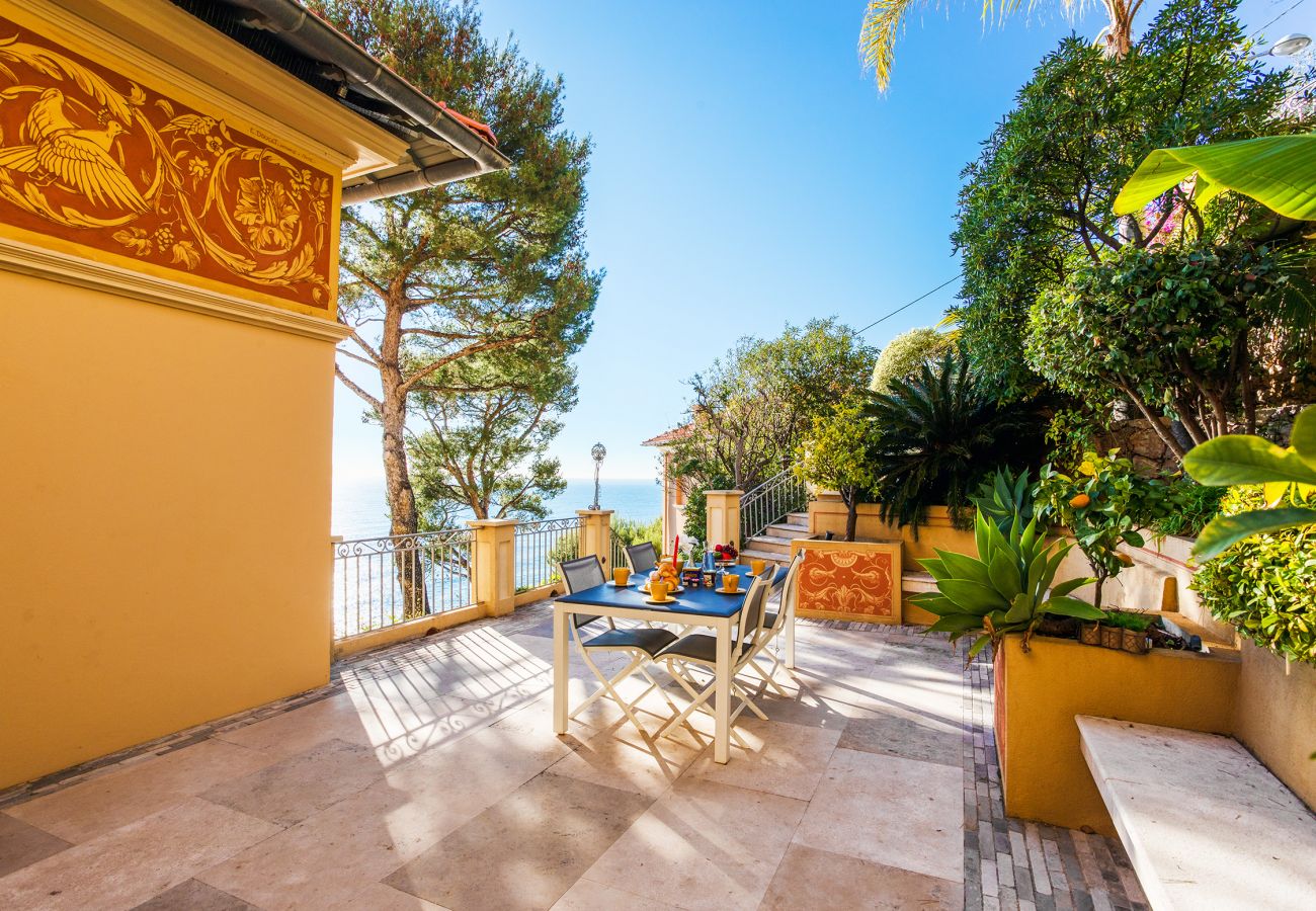 Terrasse au calme avec vue mer