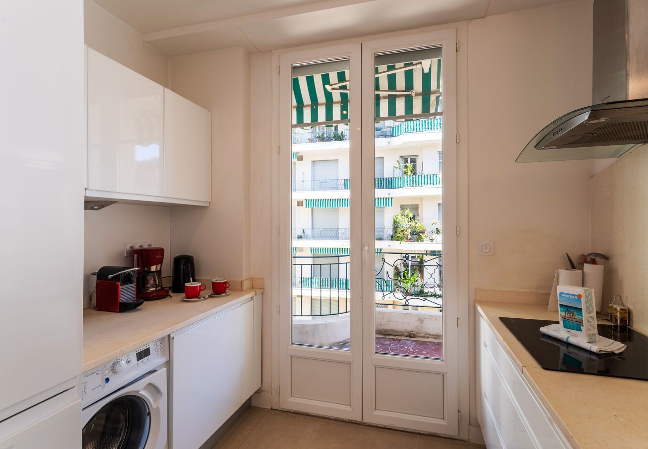 Апартаменты на Ницца / Nice -  METROPOLE, Appartement avec balcon, centre ville by RIVIERA HOLIDAY HOMES 