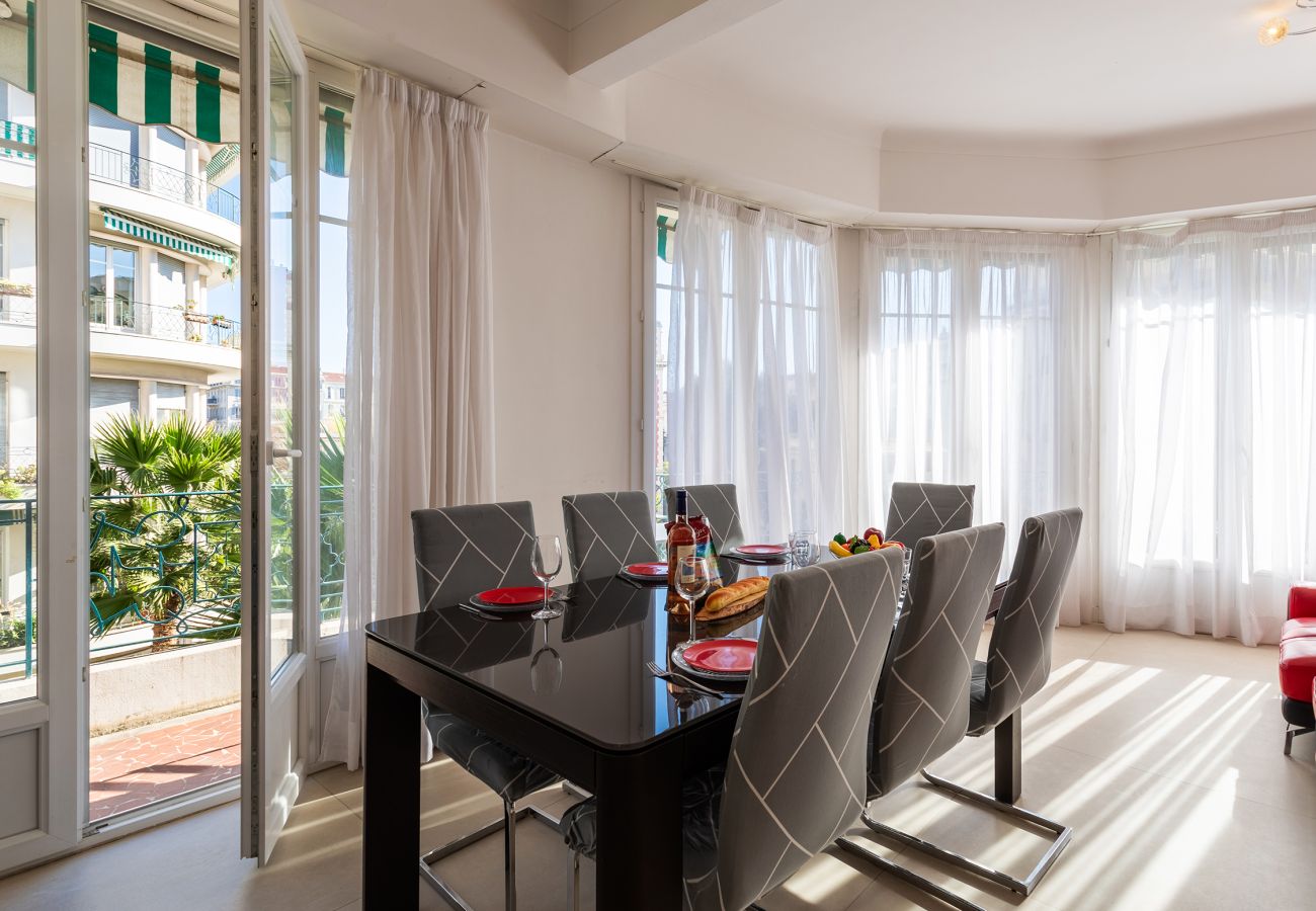 Апартаменты на Ницца / Nice -  METROPOLE, Appartement avec balcon, centre ville by RIVIERA HOLIDAY HOMES 