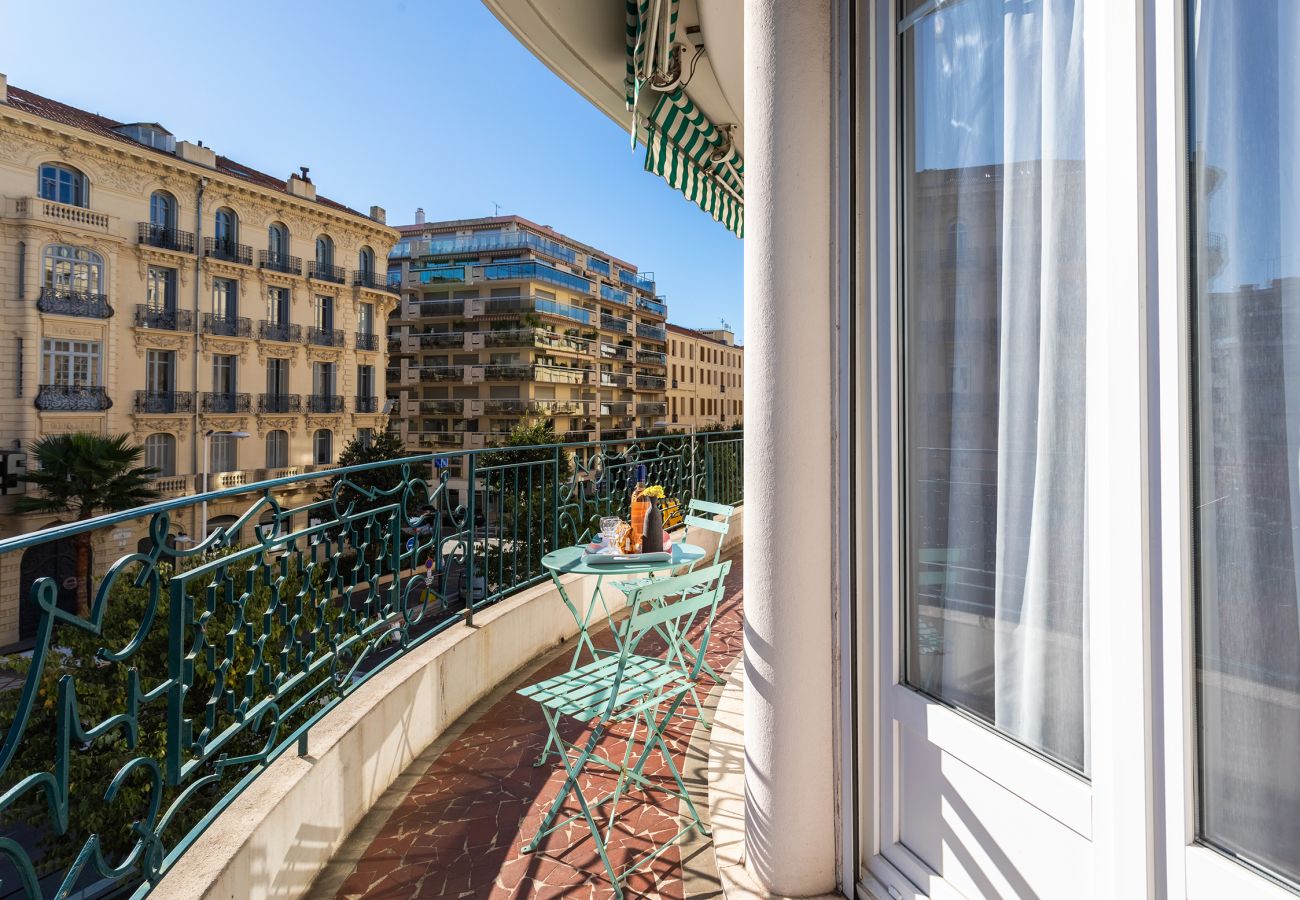 Апартаменты на Ницца / Nice -  METROPOLE, Appartement avec balcon, centre ville by RIVIERA HOLIDAY HOMES 