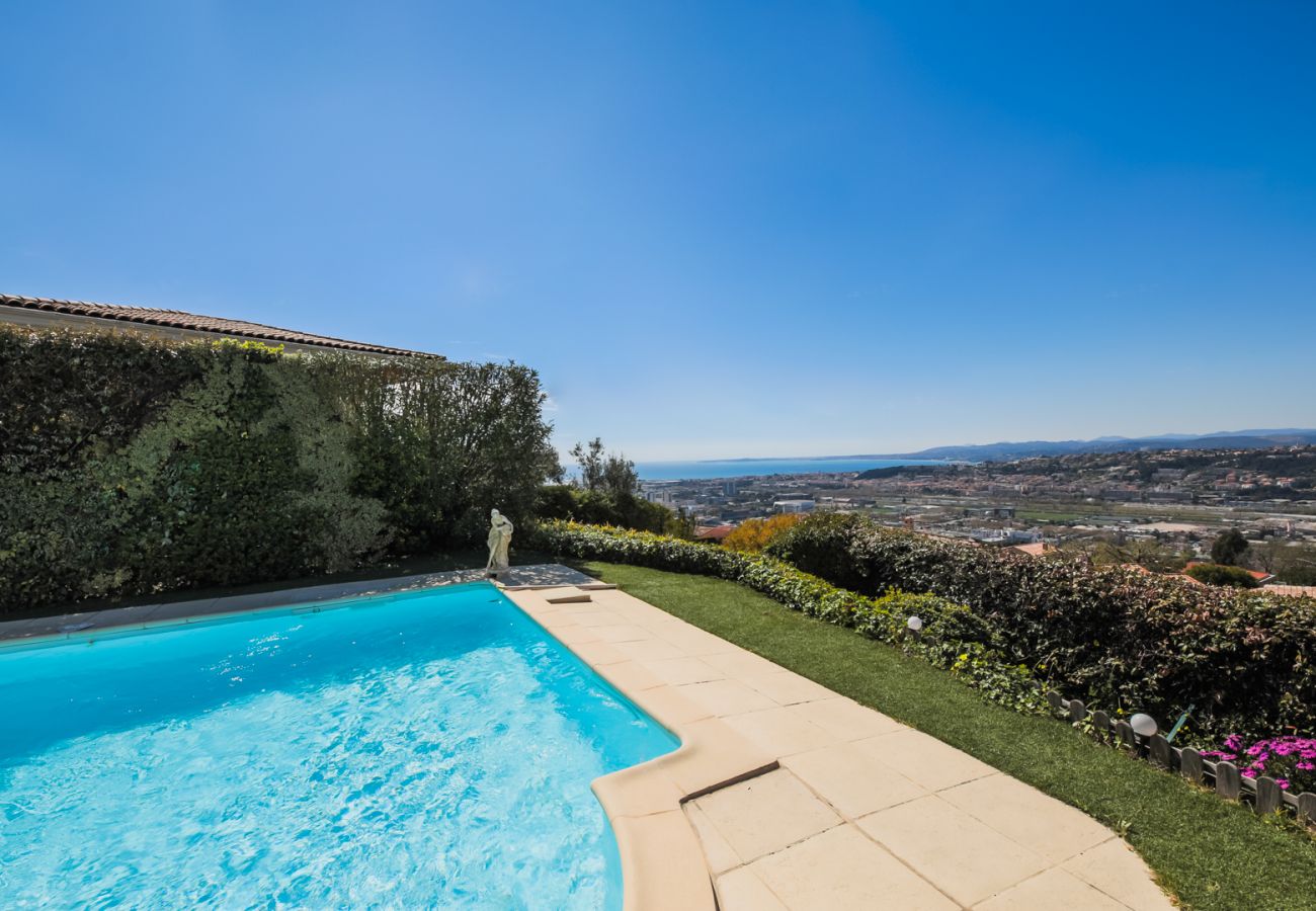 Вилла на Ницца / Nice - LA CASETTA DEI FIORI, Terrasse avec Piscine by RIVIERA HOLIDAY HOMES