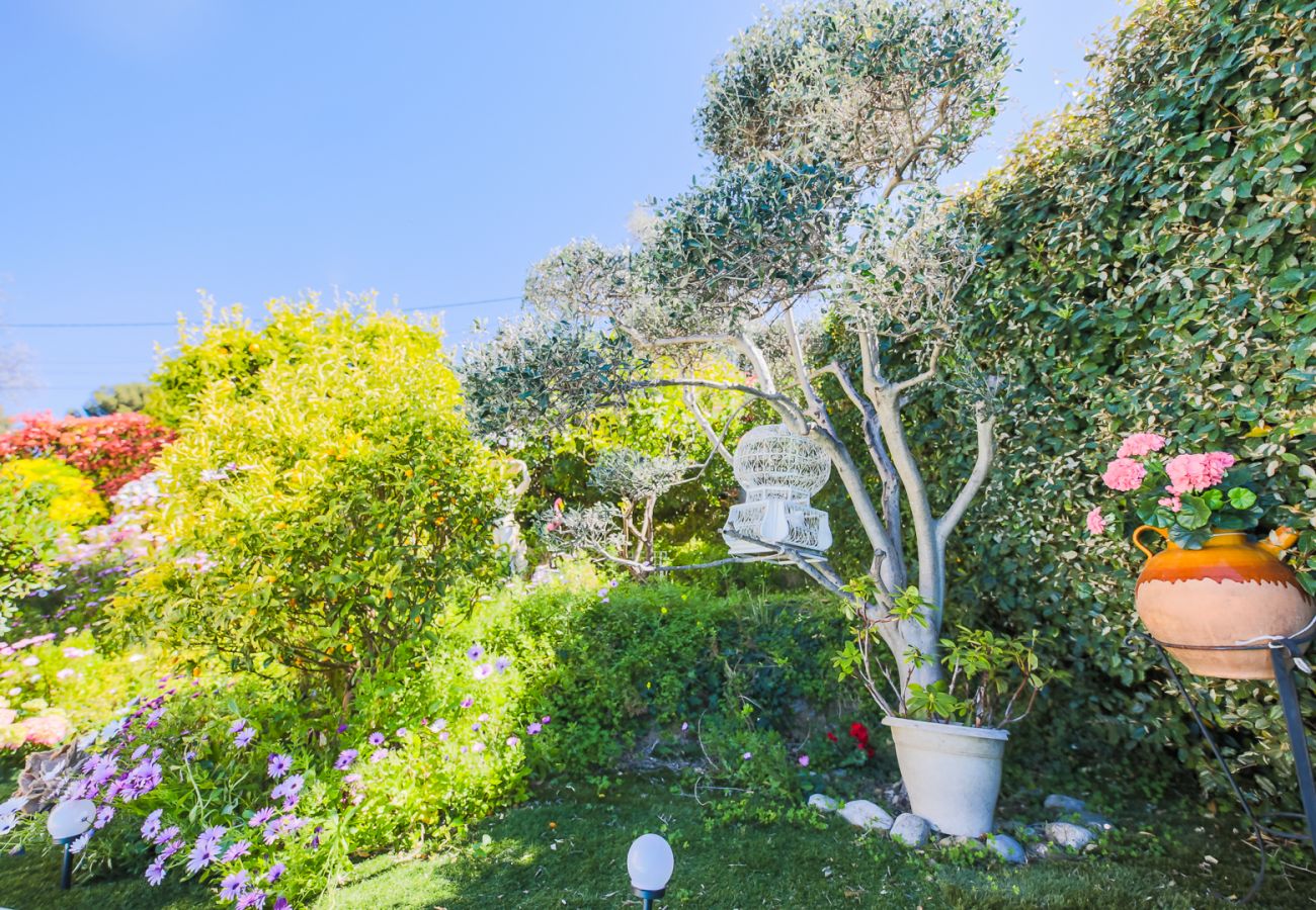 Вилла на Ницца / Nice - LA CASETTA DEI FIORI, Terrasse avec Piscine by RIVIERA HOLIDAY HOMES