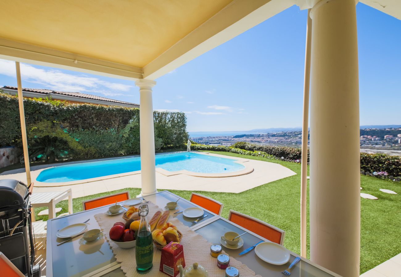 Вилла на Ницца / Nice - LA CASETTA DEI FIORI, Terrasse avec Piscine by RIVIERA HOLIDAY HOMES