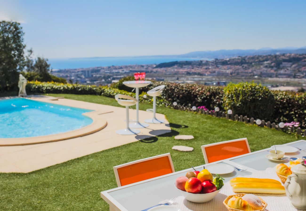 Вилла на Ницца / Nice - LA CASETTA DEI FIORI, Terrasse avec Piscine by RIVIERA HOLIDAY HOMES