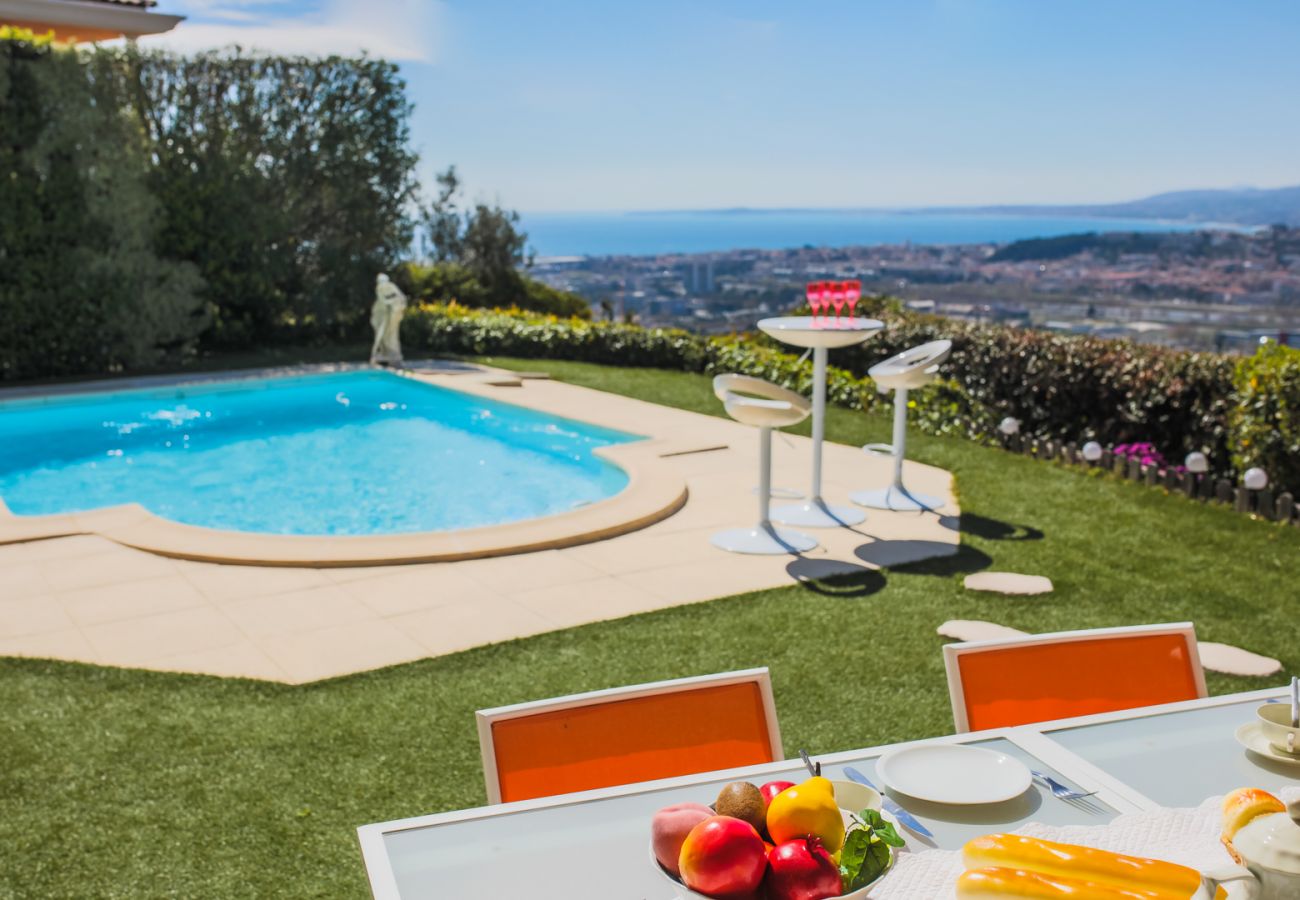 Вилла на Ницца / Nice - LA CASETTA DEI FIORI, Terrasse avec Piscine by RIVIERA HOLIDAY HOMES