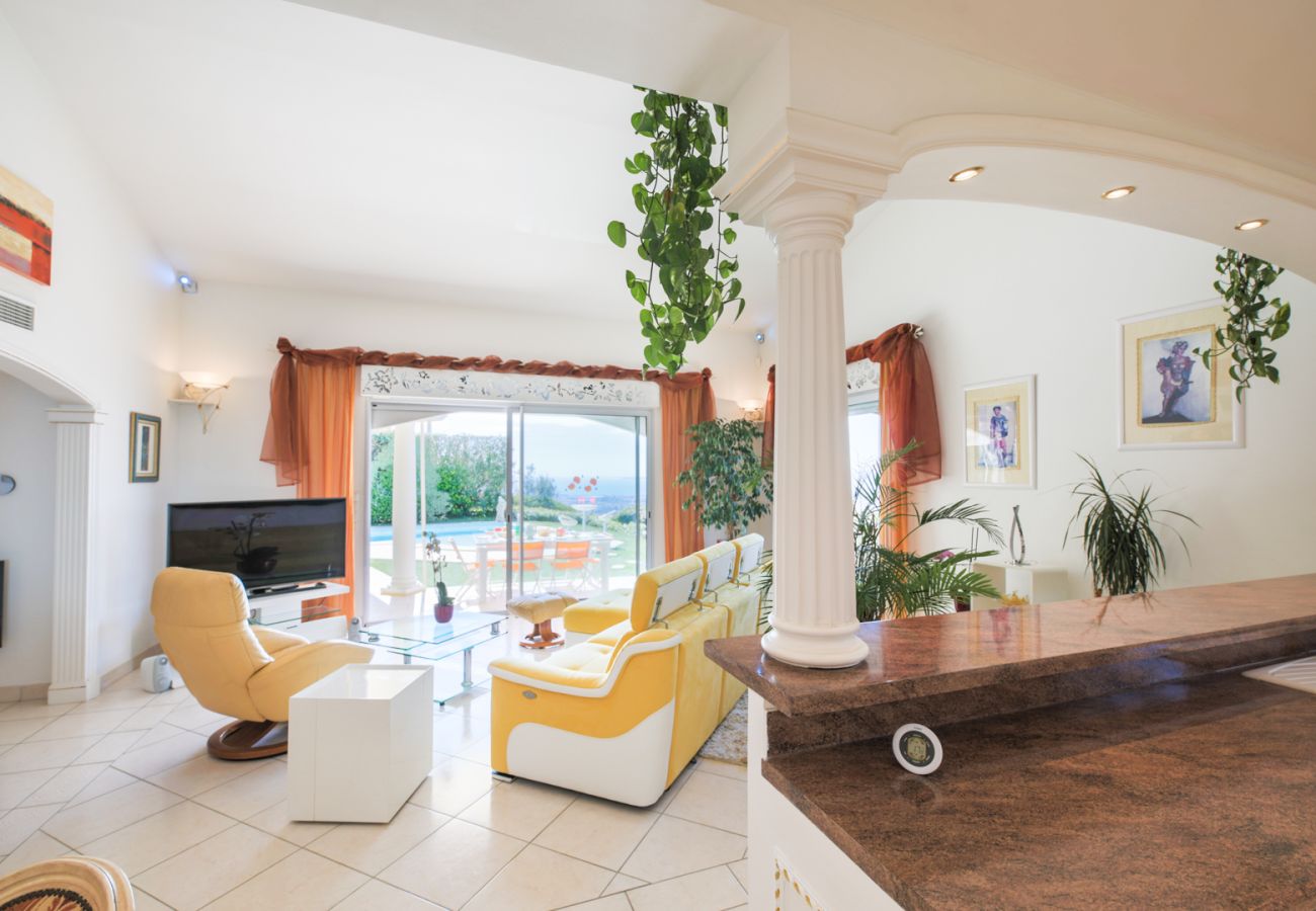 Вилла на Ницца / Nice - LA CASETTA DEI FIORI, Terrasse avec Piscine by RIVIERA HOLIDAY HOMES